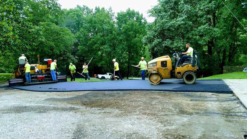 Why Hiring an Asphalt Driveway Paving Contractor in Roanoke, VA Boosts Home Value